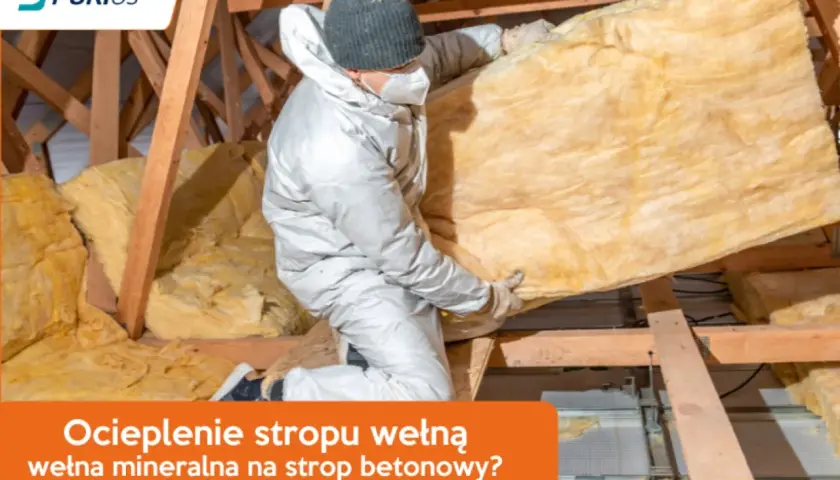 Pracownik w kombinezonie montuje wełnę mineralną, wykonując ocieplenie stropu betonowego.