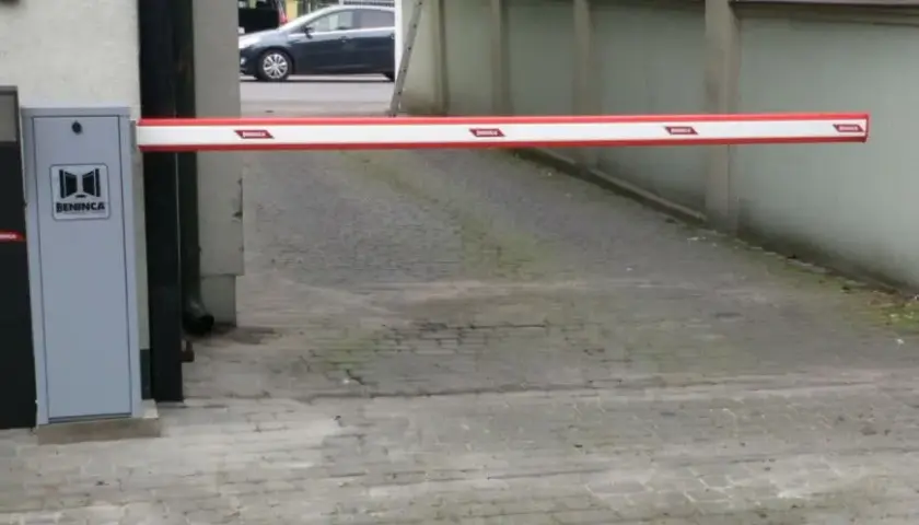 Jak otworzyć szlaban na osiedlu - proste metody dla każdego mieszkańca