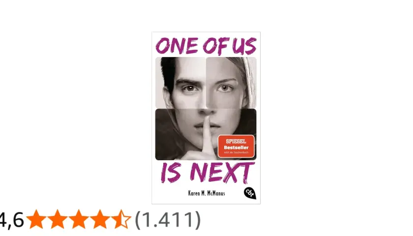 Buchcover "One of Us Is Next" von Karen M. McManus. Ein Mann und eine Frau blicken ernst in die Kamera, eine Hand hält einen Finger vor den Mund.
