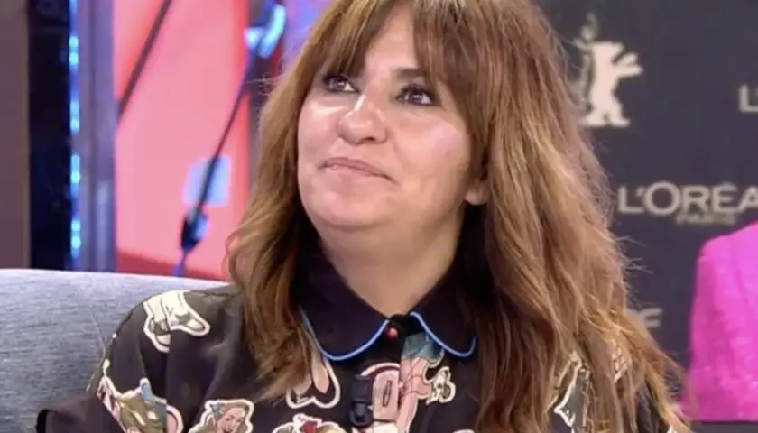 Aida Nizar, conocida por su participación en realities, habla sobre la actualidad en un plató.