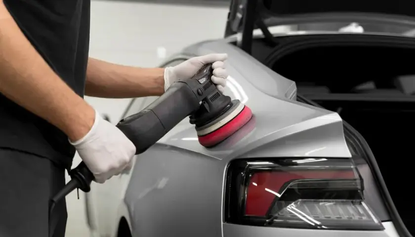 Jak polerować auto bez ryzyka uszkodzenia lakieru krok po kroku