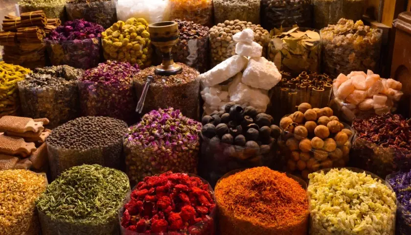 Jakie przyprawy do curry? Stwórz własną, aromatyczną mieszankę!