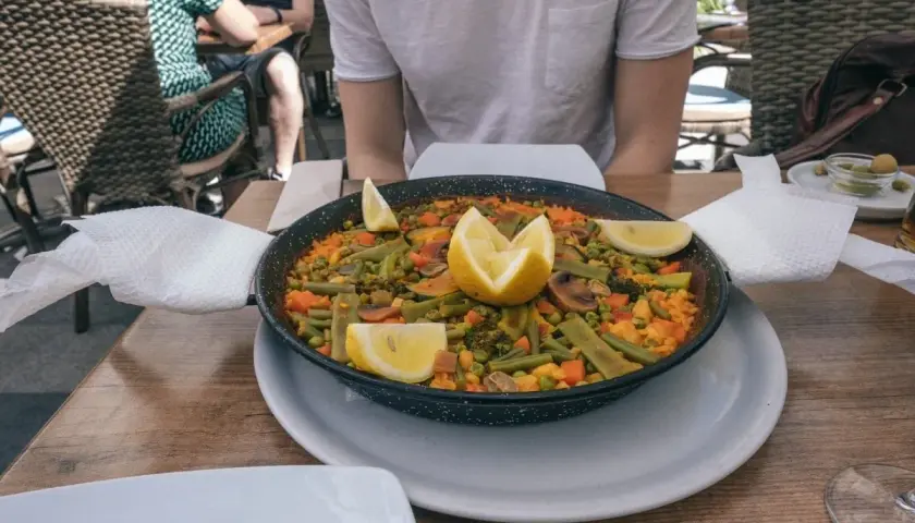 Ile kosztuje jedzenie w Hiszpanii? Zaskakujące ceny i porady