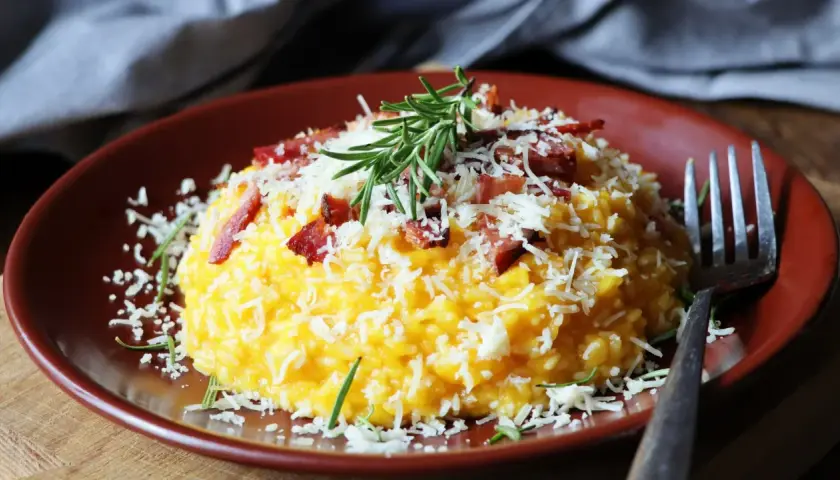 Jaki ser do risotto? Odkryj najlepsze wybory dla idealnego smaku