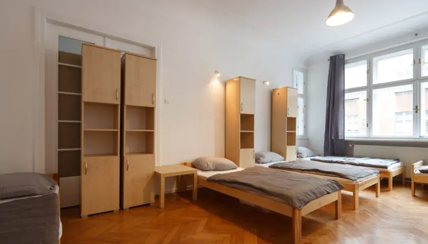 Jak szukać tanich noclegów? Odkryj sprytne triki i oszczędzaj!
