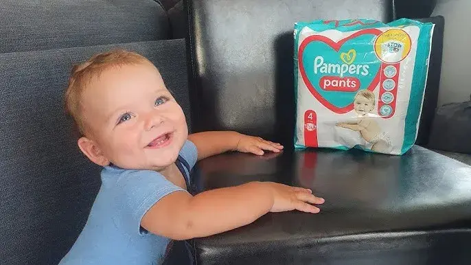 Pasek z tyłu Pampers Pants – po co i jak ułatwia życie rodzicom?
