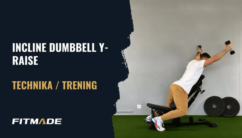 Mężczyzna wykonuje ćwiczenie incline dumbbell y-raise na ławce skośnej, podnosząc hantle w kształcie litery Y.