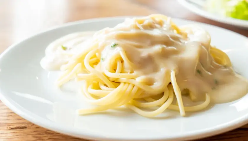 Spaghetti z selerem naciowym: Jak zrobić idealny sos? Przepisy!