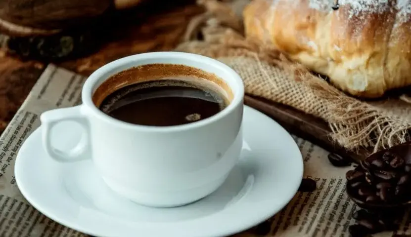 Czym jest americano? Jak powstaje ta kawa i czym różni się od innych?