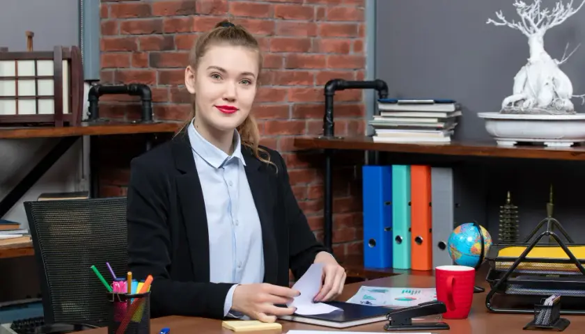 Zarządzanie oświatą: kurs czy studia? Wybór, który zmienia karierę