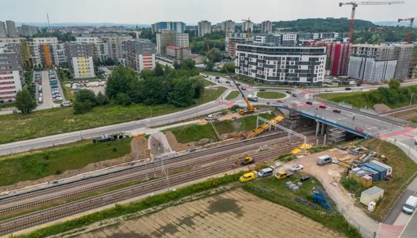 Jak dojechać do osiedla szkolnego w Krakowie - najlepsze trasy i porady