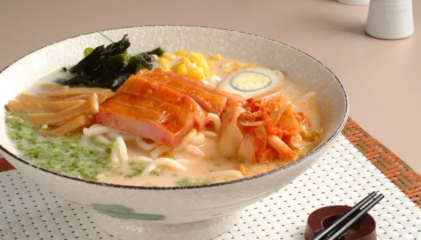 Jak łatwo przygotować kimchi buldak - pyszny przepis na ramen