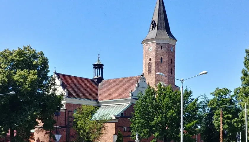 Ile się daje na mszę za zmarłego? Sprawdź typowe ofiary w parafiach