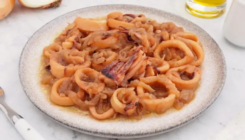 Receta de calamares encebollados de la abuela que evoca nostalgia