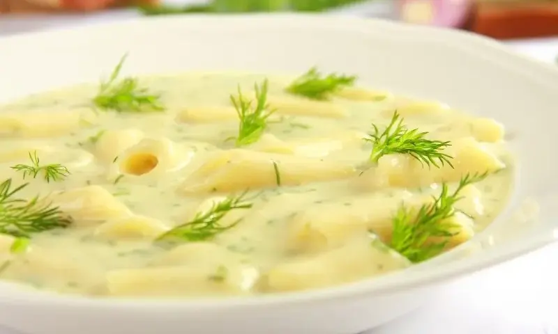 Jakie zupy z makaronem? Pyszne przepisy na każdą okazję