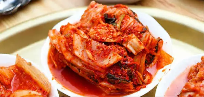 Kimchi: Cud dla jelit czy ryzyko? Sprawdź, dla kogo jest zdrowe