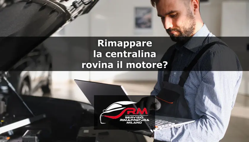 Meccanico con laptop esamina il motore. La rimappatura della centralina rovina il motore? Chiediti se vale il rischio.