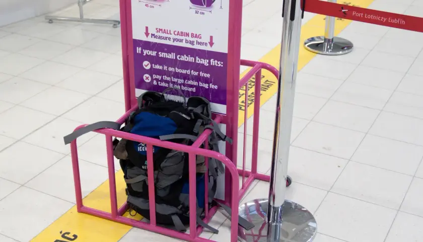Czy można przewozić jedzenie w bagażu podręcznym Wizz Air? Oto zasady