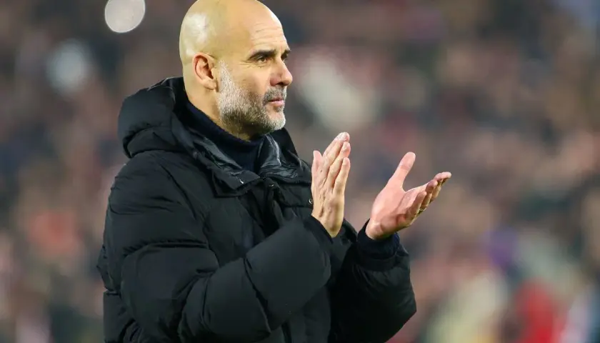 Pep Guardiola, jeden z najlepszych trenerów, klaszcze. Nawet tak wybitni trenerzy bez pracy mogą znaleźć się w trudnej sytuacji.