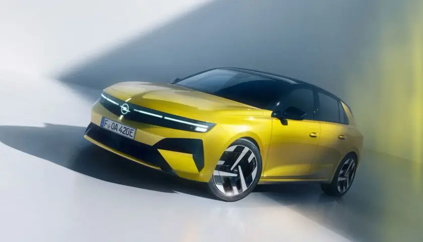 Opel Astra 1.6 CDTI 136 CV: opiniones sobre su diseño futurista y deportivo.