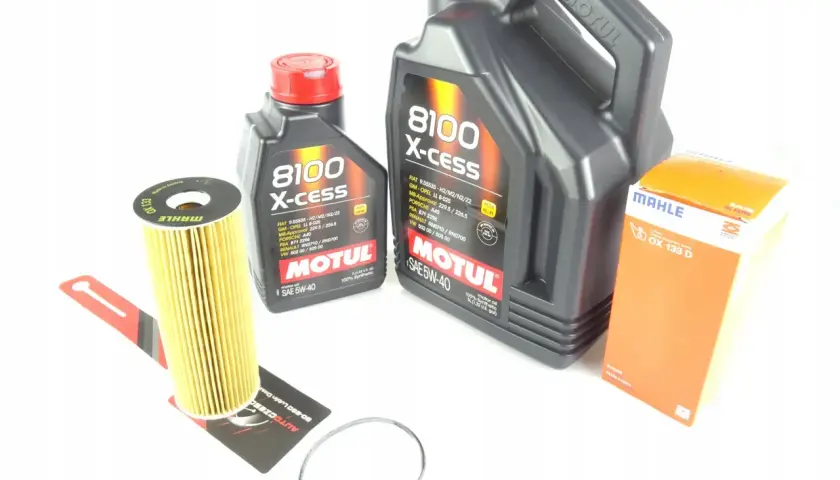 Olej silnikowy Motul 8100 X-cess SAE 5W-40 i filtr oleju Mahle OX 133 D.