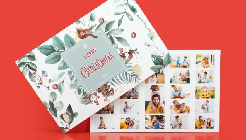 Adventskalender inspo: Ein personalisierter Kalender mit Familienfotos und weihnachtlichem Design.