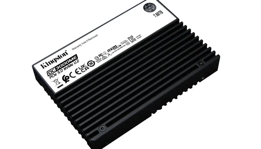 Dysk Kingston DC3000ME 7.68TB PCIe 5.0 NVMe U.2 z radiatorem. Porównanie wydajności NVMe vs NGFF.