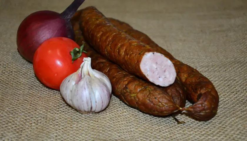 Kiełbasa swojska dziadka: Przepis na smak dzieciństwa krok po kroku