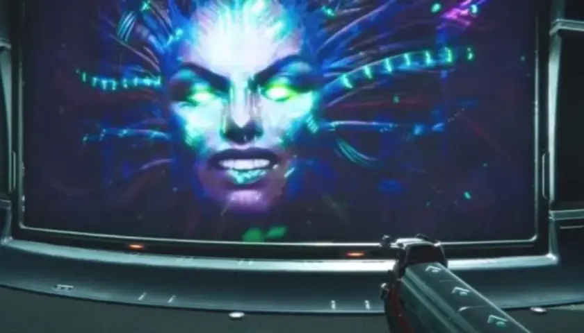 Złowroga twarz SHODAN na ekranie, otoczona neonowymi kablami, zapowiada kolejne wyzwania w System Shock 3.