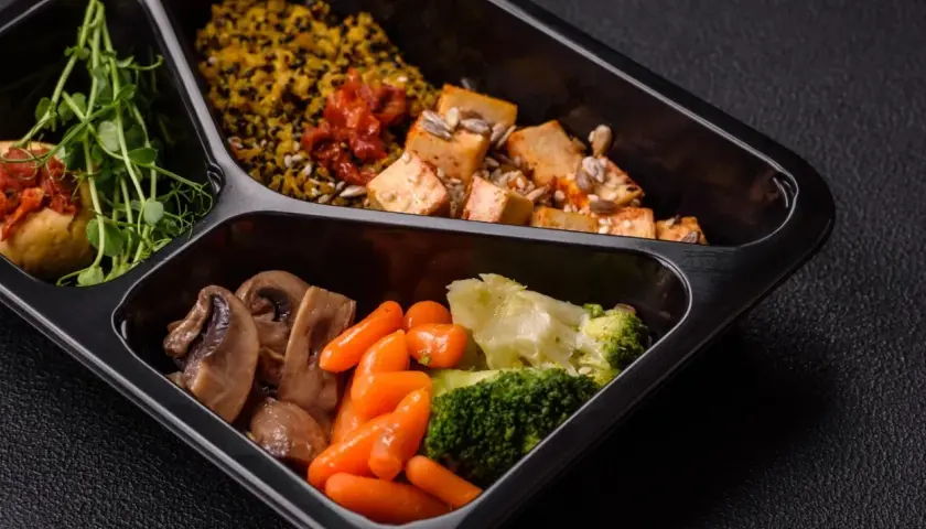 Catering dietetyczny: Co to? Czy dieta pudełkowa jest dla Ciebie?