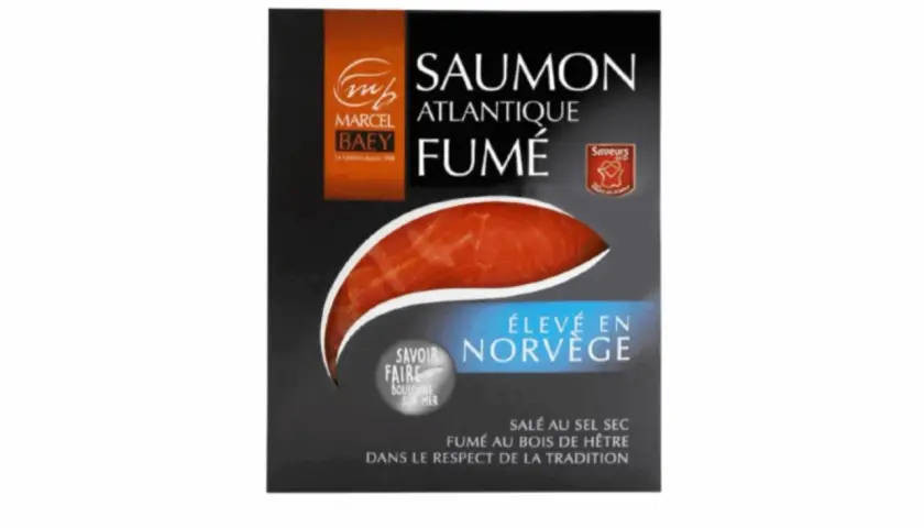 Saumon fumé Atlantique Marcel Baey, élevé en Norvège. Un saumon à la ficelle, salé au sel sec et fumé au bois de hêtre.