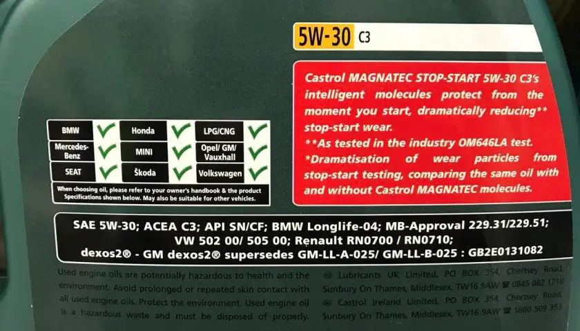 Olej silnikowy Castrol MAGNATEC 5W-30 C3, różne rodzaje olejów silnikowych, chroni silnik przed zużyciem podczas postoju i ruszania.