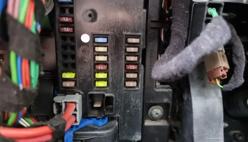 Gdzie są bezpieczniki w Iveco Daily? Oto wszystko, co musisz wiedzieć