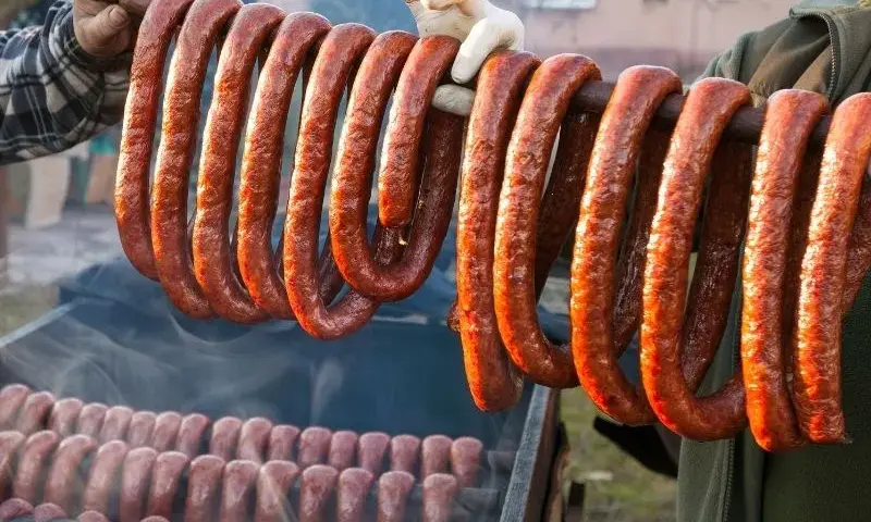 Jak przygotować kiełbasę do wędzenia - proste kroki, które musisz znać
