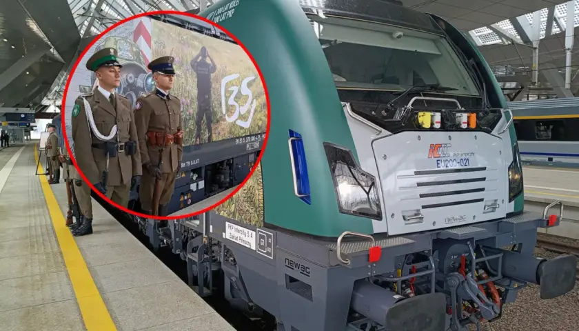 Żołnierze w mundurach stoją obok lokomotywy PKP Intercity EU200-021, która upamiętnia 200 lat kolei. To definicja pociągu jako symbolu historii i postępu.