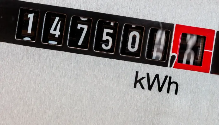 Licznik energii pokazuje 14750 kWh. To dane z taryfy nocnej Enea, idealne do oszczędzania.