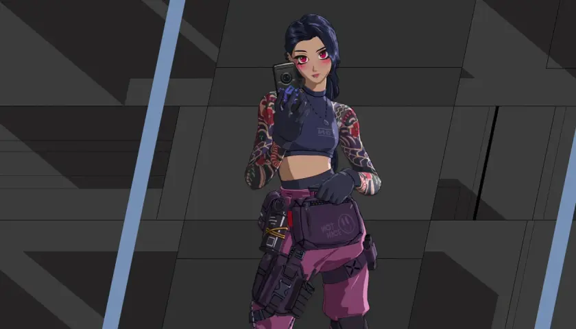 Dziewczyna z tatuażami na rękach robi sobie selfie przed kolejnym turniejem Fortnite.
