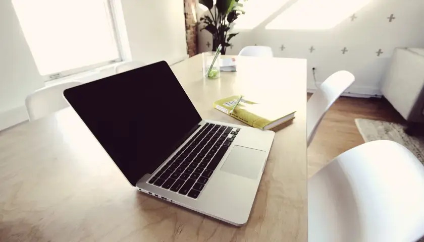 Jaki system na stary laptop, aby uniknąć problemów z wydajnością?