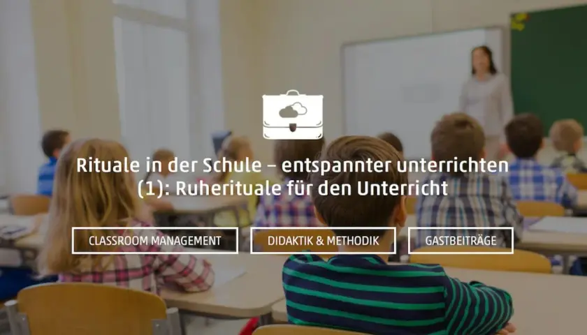 Schüler im Klassenzimmer, bereit für entspannten Unterricht. Leisezeichen Grundschule für Ruhe und Fokus.