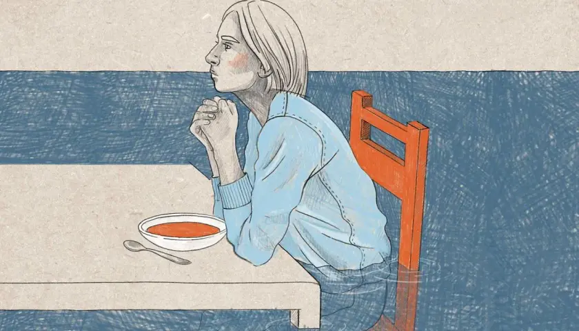Kobieta siedzi przy stole, zanurzona w wodzie, z rękami złożonymi w geście modlitwy. Ilustracja symbolizuje trudności w tym, jak wybaczyć przykre słowa i znaleźć spokój.