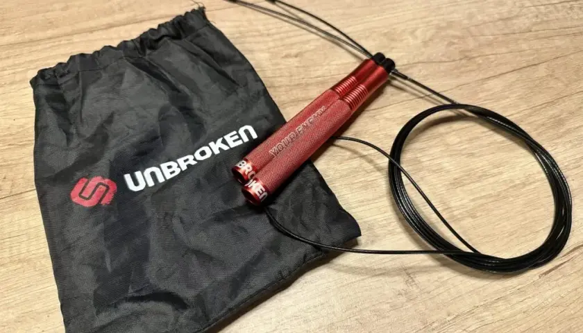 Jaka skakanka do CrossFit? Wybierz idealną i opanuj Double Unders!