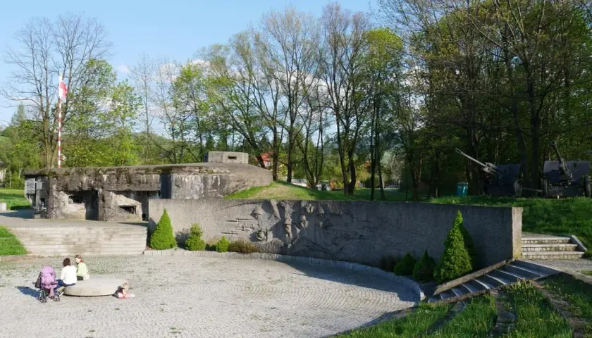 Węgierska Górka: Atrakcje, szlaki i historia "Westerplatte Południa"