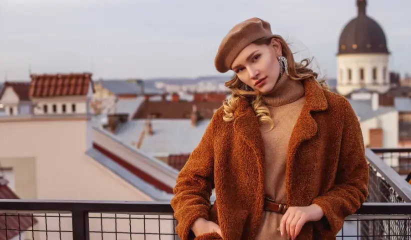 Płaszcz camel: Stylizacje na każdą okazję. Odkryj swój styl!