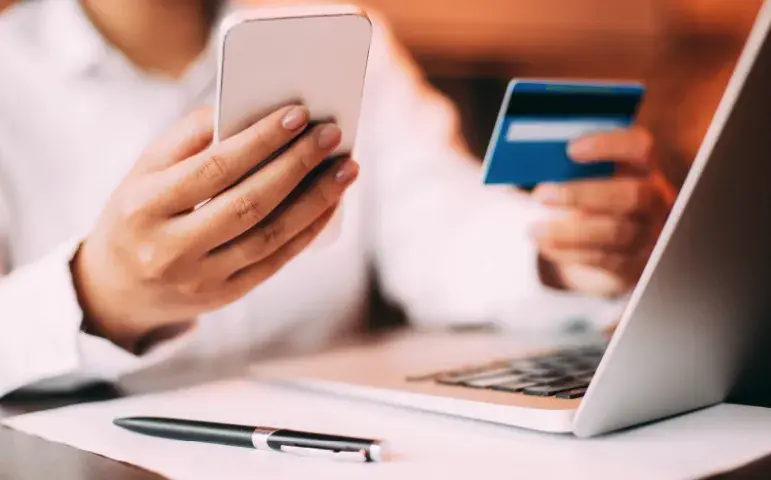 Szara strefa prawna transakcji online: jak zachować bezpieczeństwo