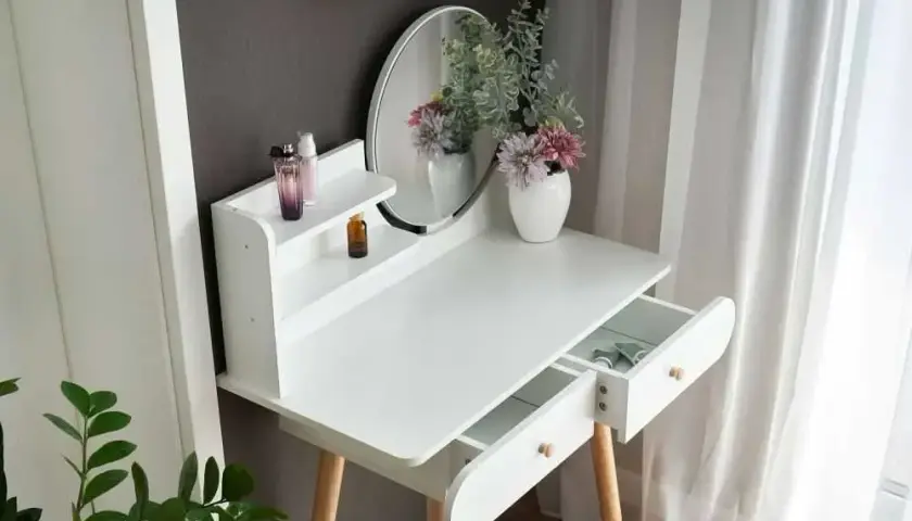 Która toaletka z lustrem do Twojej sypialni?