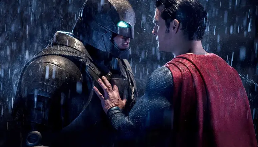 Superman möter en tungt bepansrad Batman i regnet. Vem spelar Batman i denna episka konfrontation?