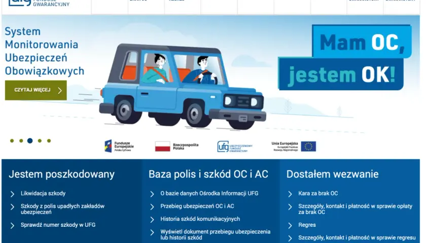 Para jadąca niebieskim samochodem, z napisem "Mam OC, jestem OK!".