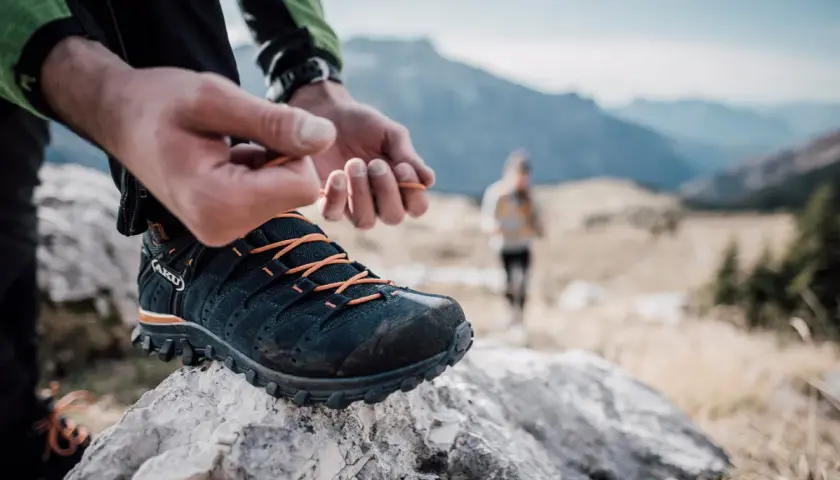 Jak wiązać buty trekkingowe? 7 technik na komfort i bezpieczeństwo