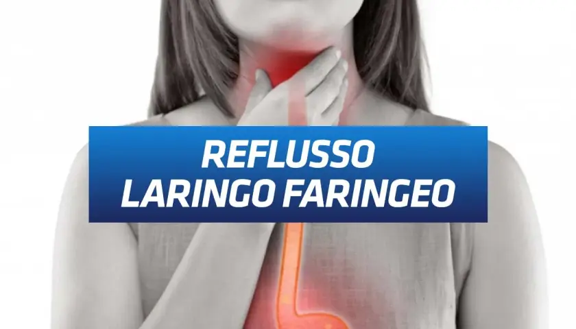 Donna con mano alla gola, evidenziata un'area rossa. Testo: "Reflusso laringo faringeo". Scopri i rimedi della nonna per la tosse da reflusso.