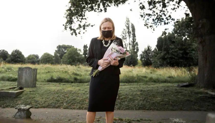 Sennik mama nieżyjąca - tłumaczenie snu o matce nieżyjącej
